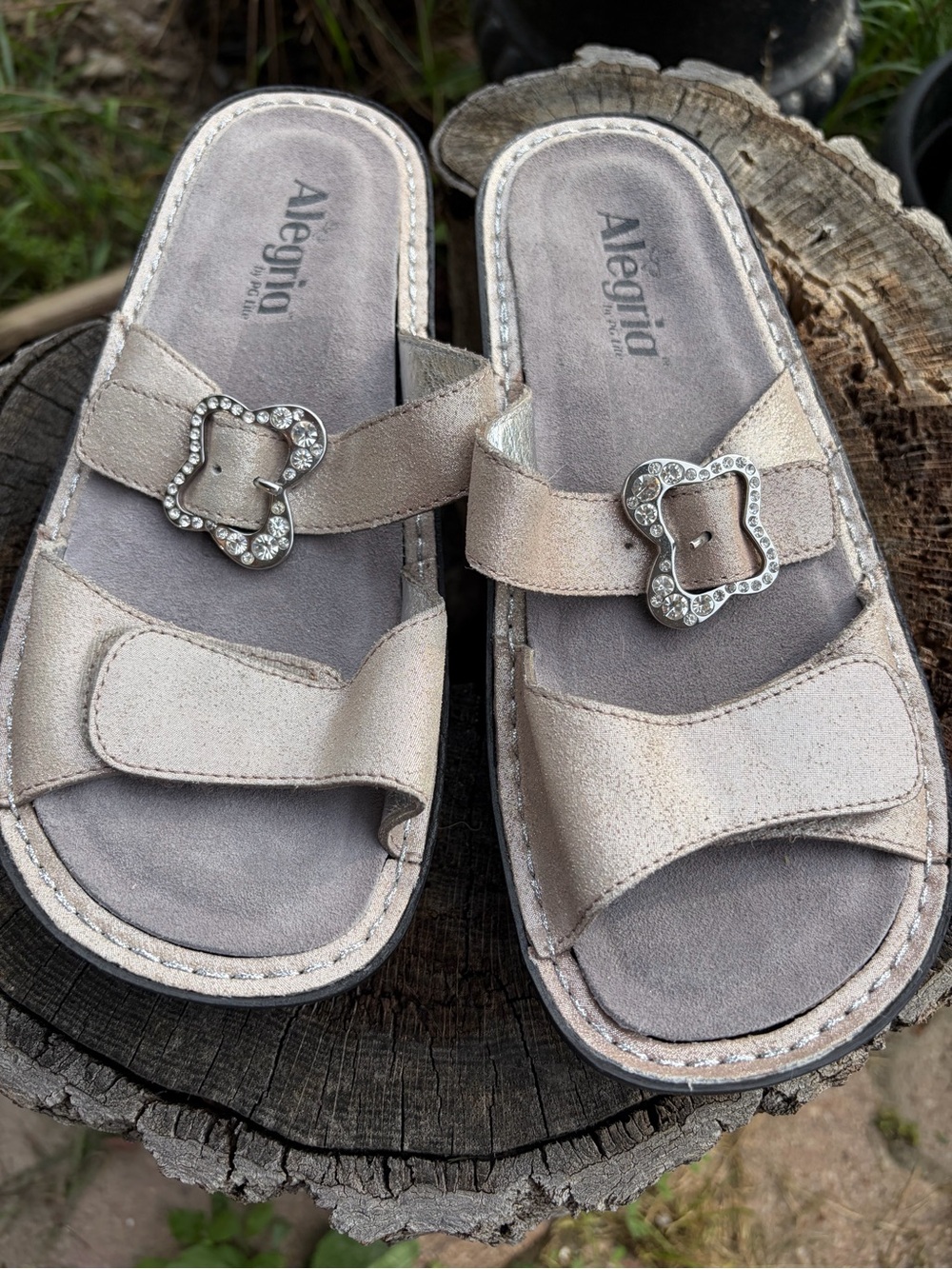 Alegria Size 7-7.5 EUR Silver Slide Comfort Sandals with Jewel Buckles Luke New